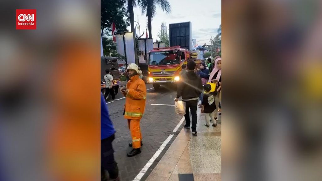 VIDEO: Kebakaran di Tunjungan Plaza Surabaya